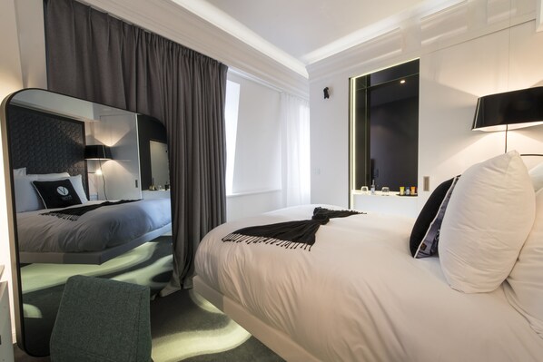 Premium bedding, minibar, in-room safe, individually furnished - Vertigo Hotel, Dijon, a Member of Design Hotels (Dijon)