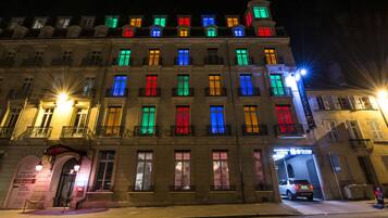 Façade de lâhĂ©bergement - soirĂ©e/nuit