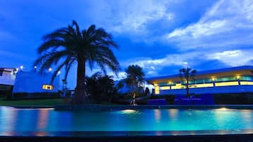 Outdoor pool, pool loungers