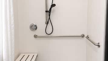 Combined shower/tub, free toiletries, hair dryer, towels