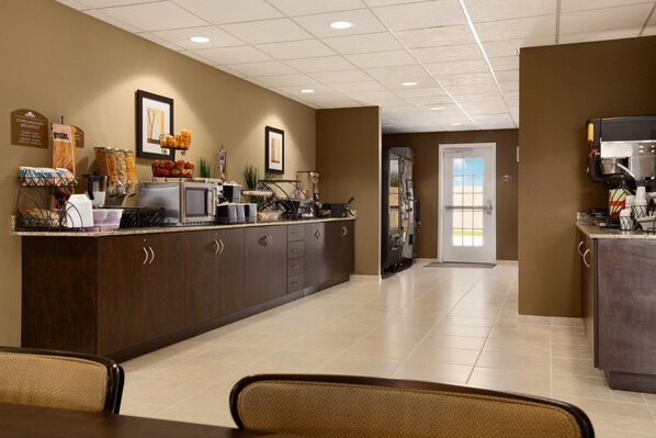 Free continental breakfast - Microtel Inn & Suites By Wyndham Midland (Midland)