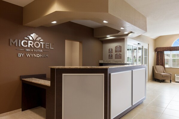 Lobby - Microtel Inn & Suites By Wyndham Midland (Midland)