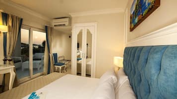 Minibar, free WiFi, bed sheets