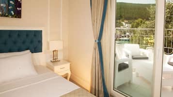 Minibar, free WiFi, bed sheets