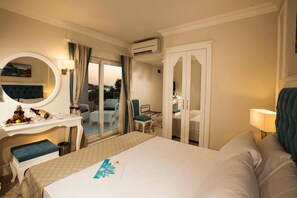 ميني بار وواي فاي مجانًا وملاءات أسرّة