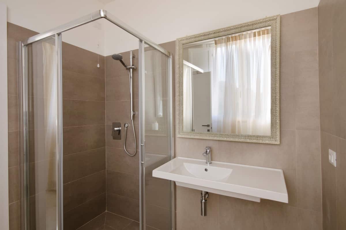 junior suite | bathroom | shower, eco-friendly toiletries, hair dryer, bathrobes