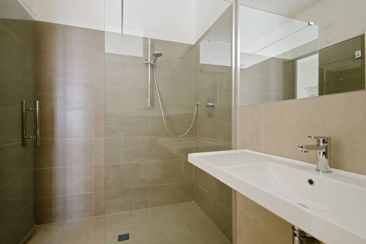 superior double room, city view | bathroom | shower, eco-friendly toiletries, hair dryer, bathrobes