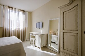 Superior Double Room, City View | 1 bedroom, premium bedding, pillowtop beds, in-room safe - Villa del Sole Siena (Siena)