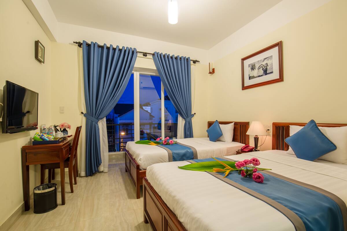 Deluxe Room, 2 Twin Beds, Balcony, City View | Minibar, in-room safe, desk, WiFi (free)
