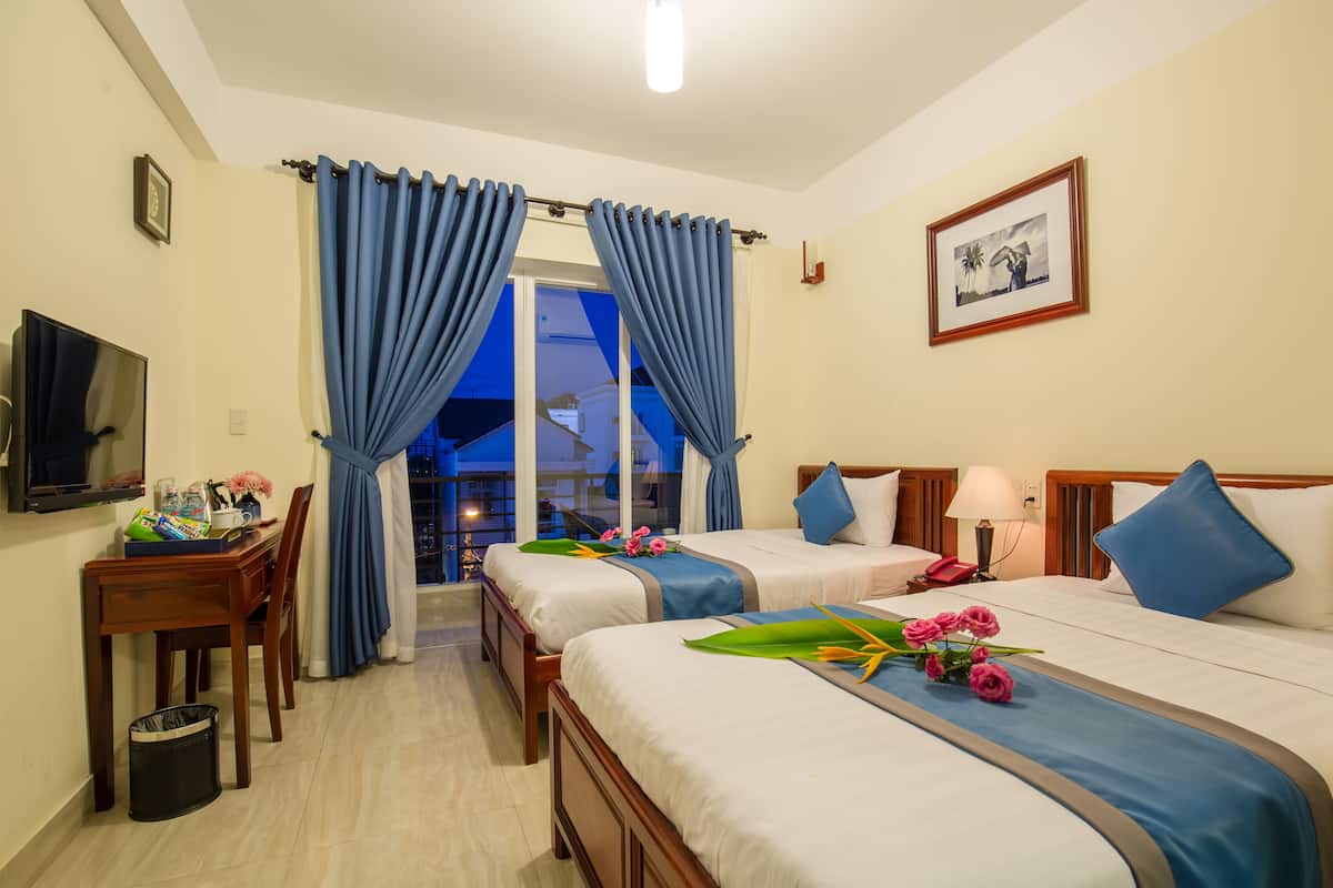 Deluxe Room, 2 Single Beds, Balcony, City View