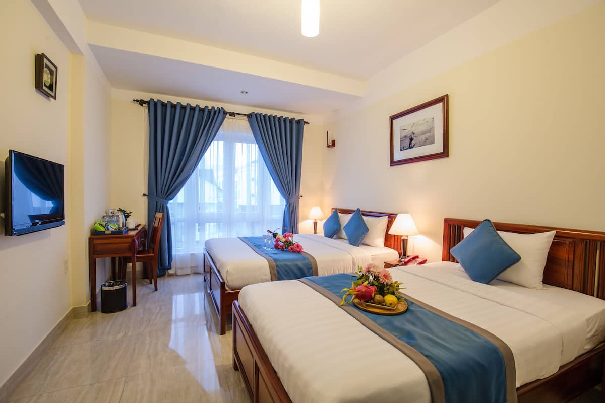 Deluxe Room, Multiple Beds, City View