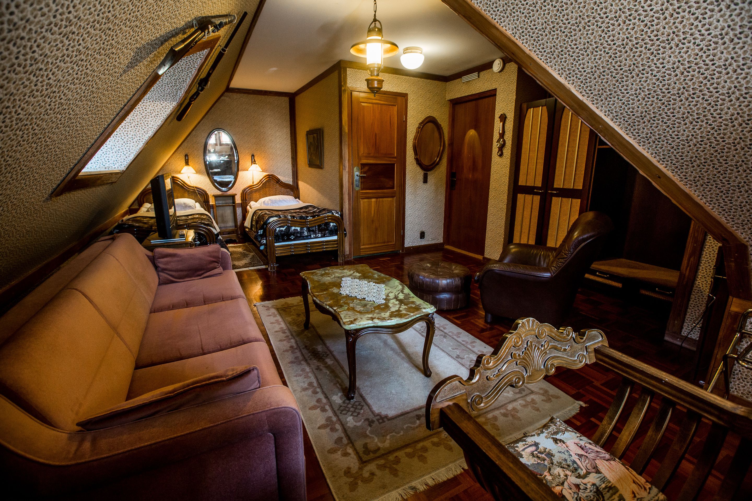 family room | 1 bedroom, minibar, individually decorated, individually furnished