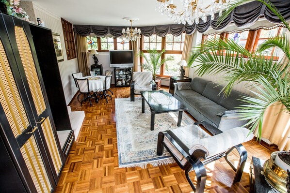 Suite | Minibar, individually decorated, individually furnished