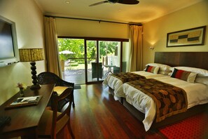 Classic Room | Minibar, in-room safe, desk, rollaway beds