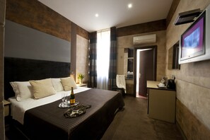 1 bedroom, Egyptian cotton sheets, premium bedding, down comforters - Blue Suite Vatican (Rome)