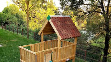Área de juegos infantiles al aire libre
