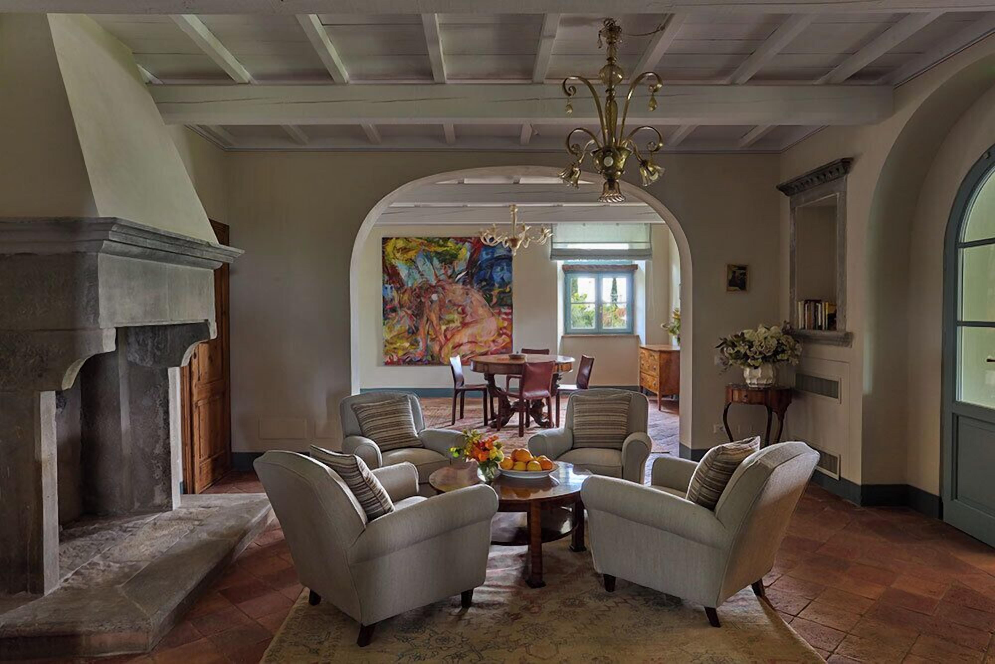 Table de tennis de table, livres, vidéothèque