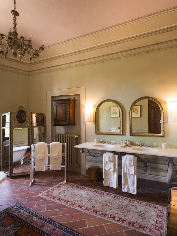 Bathtub, free toiletries, hair dryer, bathrobes