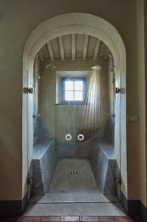 Room (Il Vignino) | Bathroom - Borgo Pignano Volterra Tuscany (Volterra)