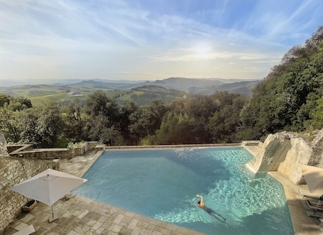 3 outdoor pools, pool umbrellas, sun loungers