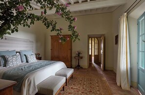 Premium bedding, down comforters, in-room safe, individually decorated - Borgo Pignano Volterra Tuscany (Volterra)