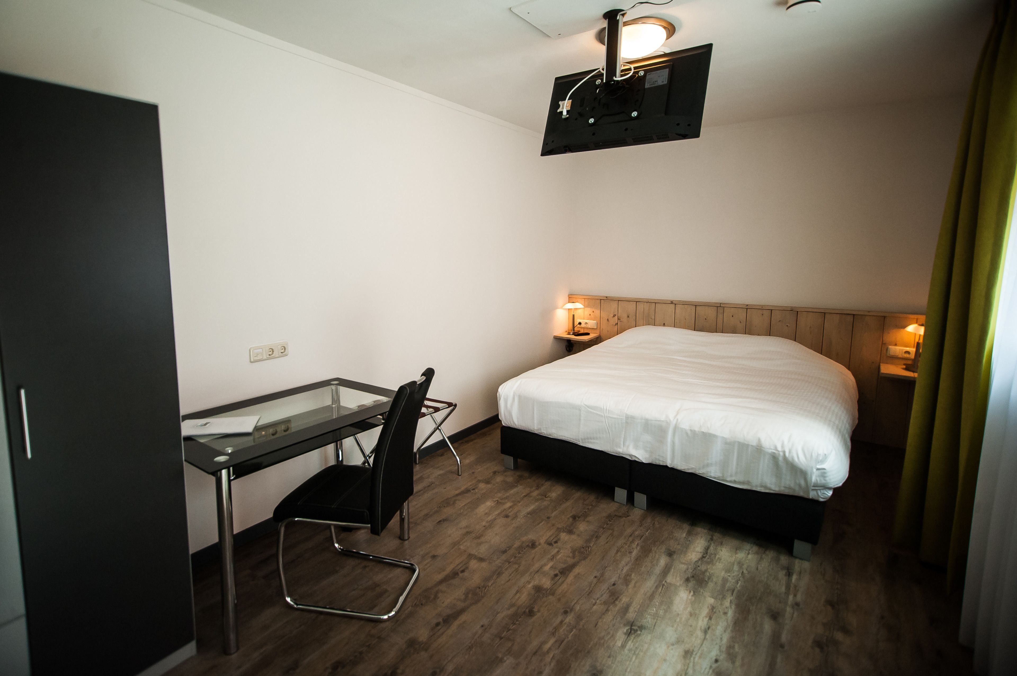 standard double room, 1 queen bed | desk, blackout curtains, soundproofing, free wifi