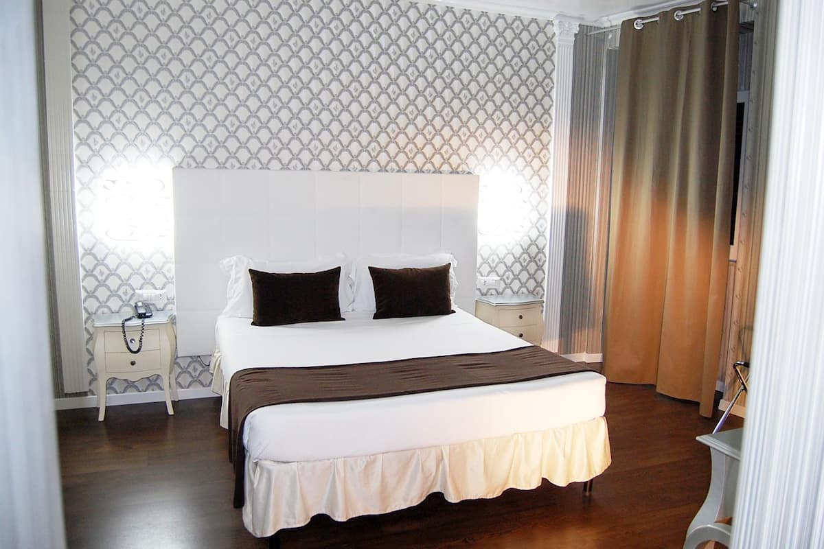 Quadruple Room | Desk, free WiFi