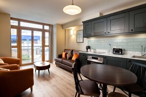 Leilighet – superior, 2 soverom, hageutsikt | Wi-fi (inkludert) og sengetøy