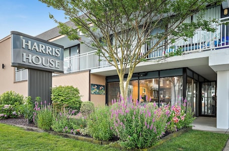 Exterior. Harris House By the Beach
