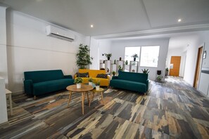 19–tuumainen LED-televisio, jossa satelliittikanavat