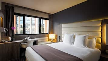 Habitación individual | Ropa de cama de alta calidad, minibar, caja fuerte y escritorio