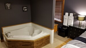 Individually furnished, iron/ironing board, free WiFi