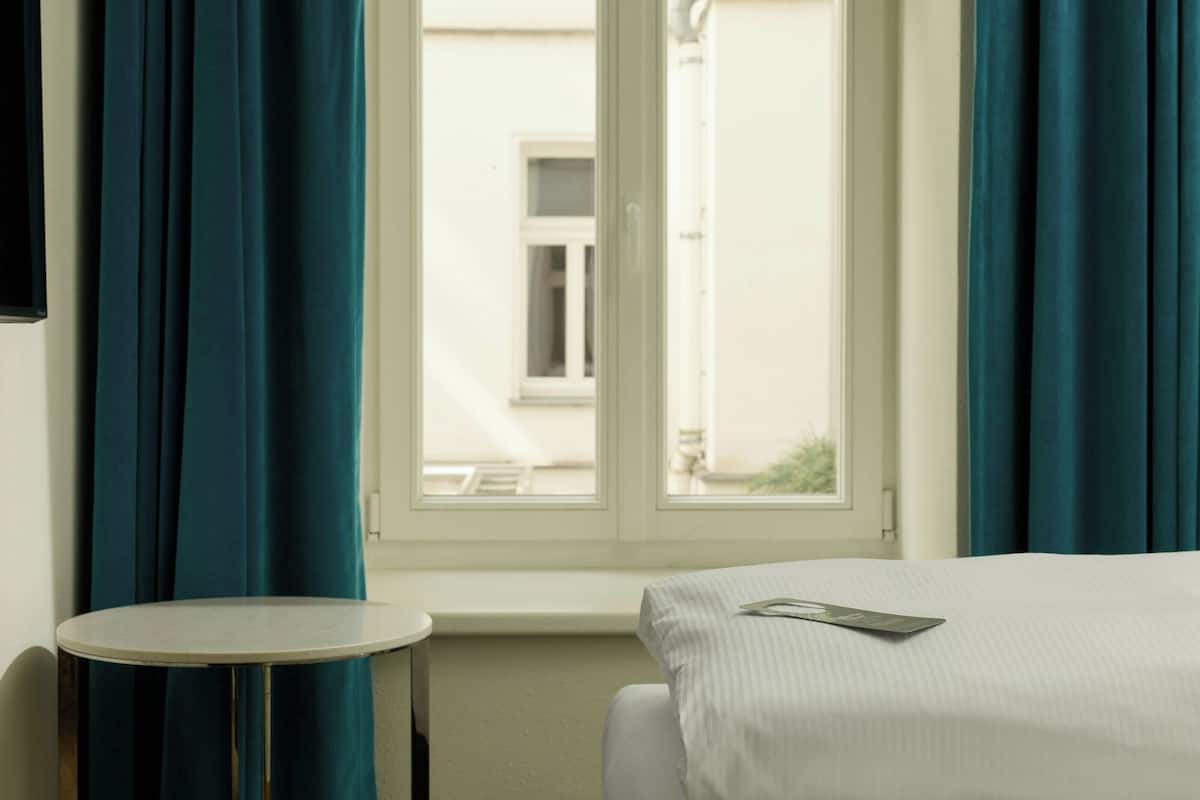 Egyptian cotton sheets, premium bedding, desk, soundproofing