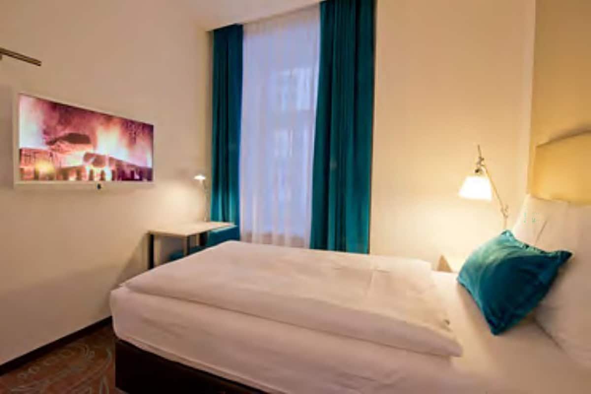 Room (COSY ONE for One) | Egyptian cotton sheets, premium bedding, desk, soundproofing