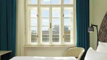 THE CLOUD with view | Egyptian cotton sheets, premium bedding, desk, soundproofing