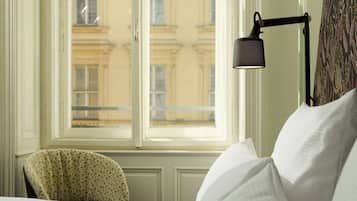 THE CLOUD | Egyptian cotton sheets, premium bedding, desk, soundproofing