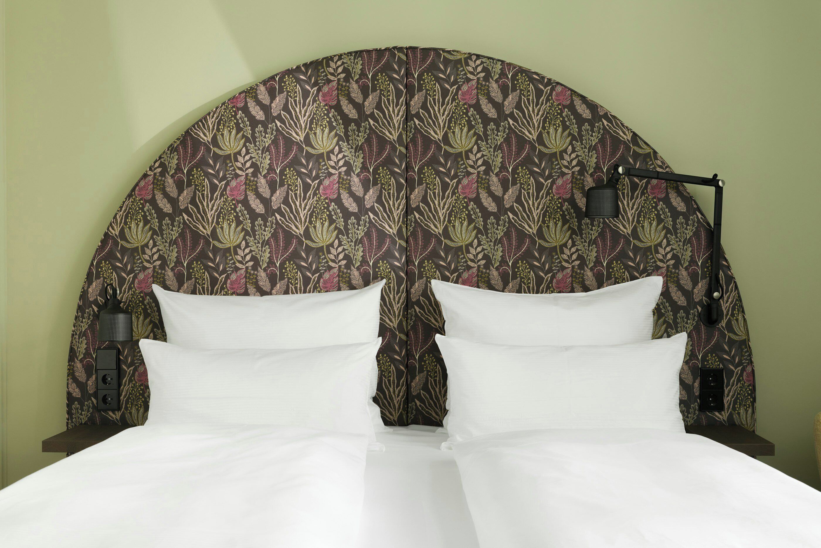 ROOMY CLOUD King Bed | Egyptian cotton sheets, premium bedding, desk, soundproofing