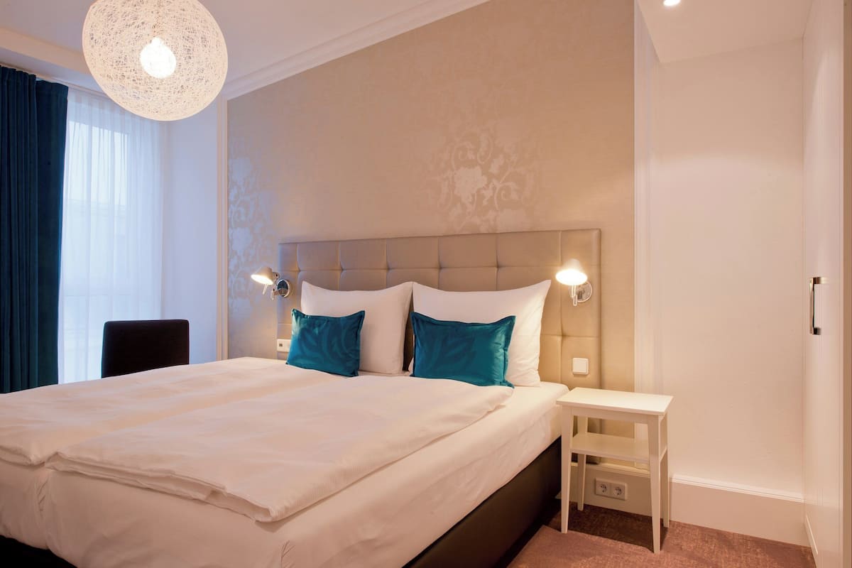 Room (COSY ONE) | Egyptian cotton sheets, premium bedding, desk, soundproofing