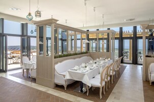 2 间餐厅，供应早餐