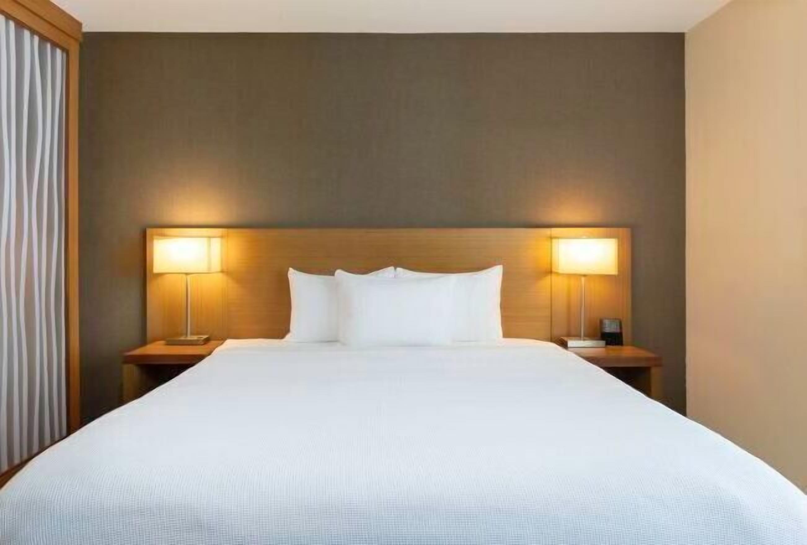 Minibar, in-room safe, desk, laptop workspace