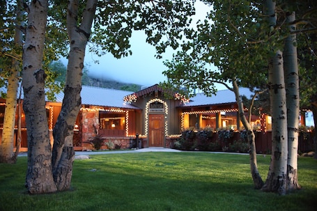 Lunch and dinner served . Convict Lake Resort