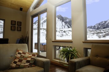 Deluxe House (Laurel Ridge) | 1 bedroom, individually furnished, free WiFi at Convict Lake Resort