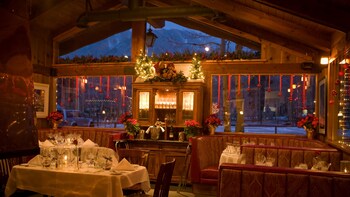 Lunch and dinner served, American cuisine at Convict Lake Resort