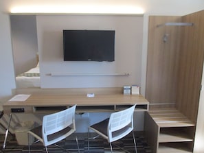 Deluxe Room, 2 Queen Beds, Non Smoking | Living area