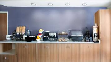 Sudah termasuk sarapan dibawa pulang setiap hari