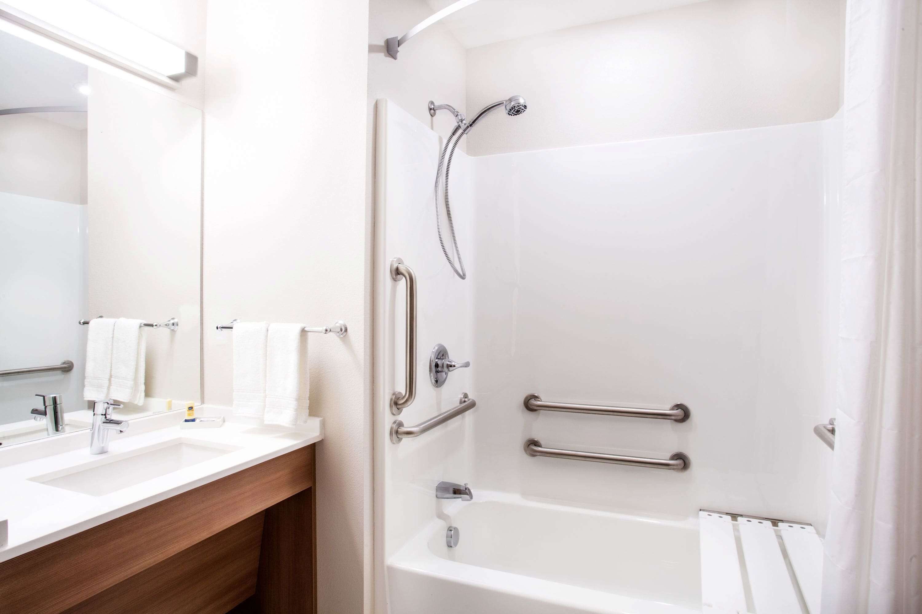 combined shower/bathtub, free toiletries, hair dryer, towels