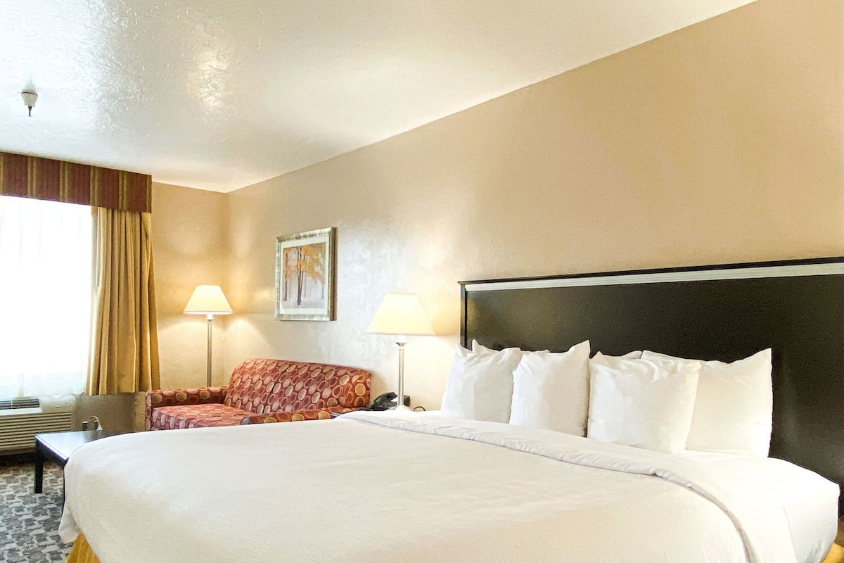 Desk, iron/ironing board, free cribs/infant beds, rollaway beds