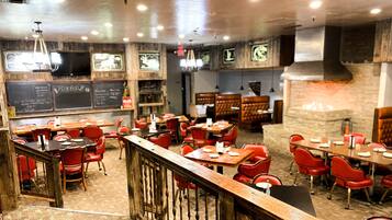 Se sirven comidas, cenas y cocina regional