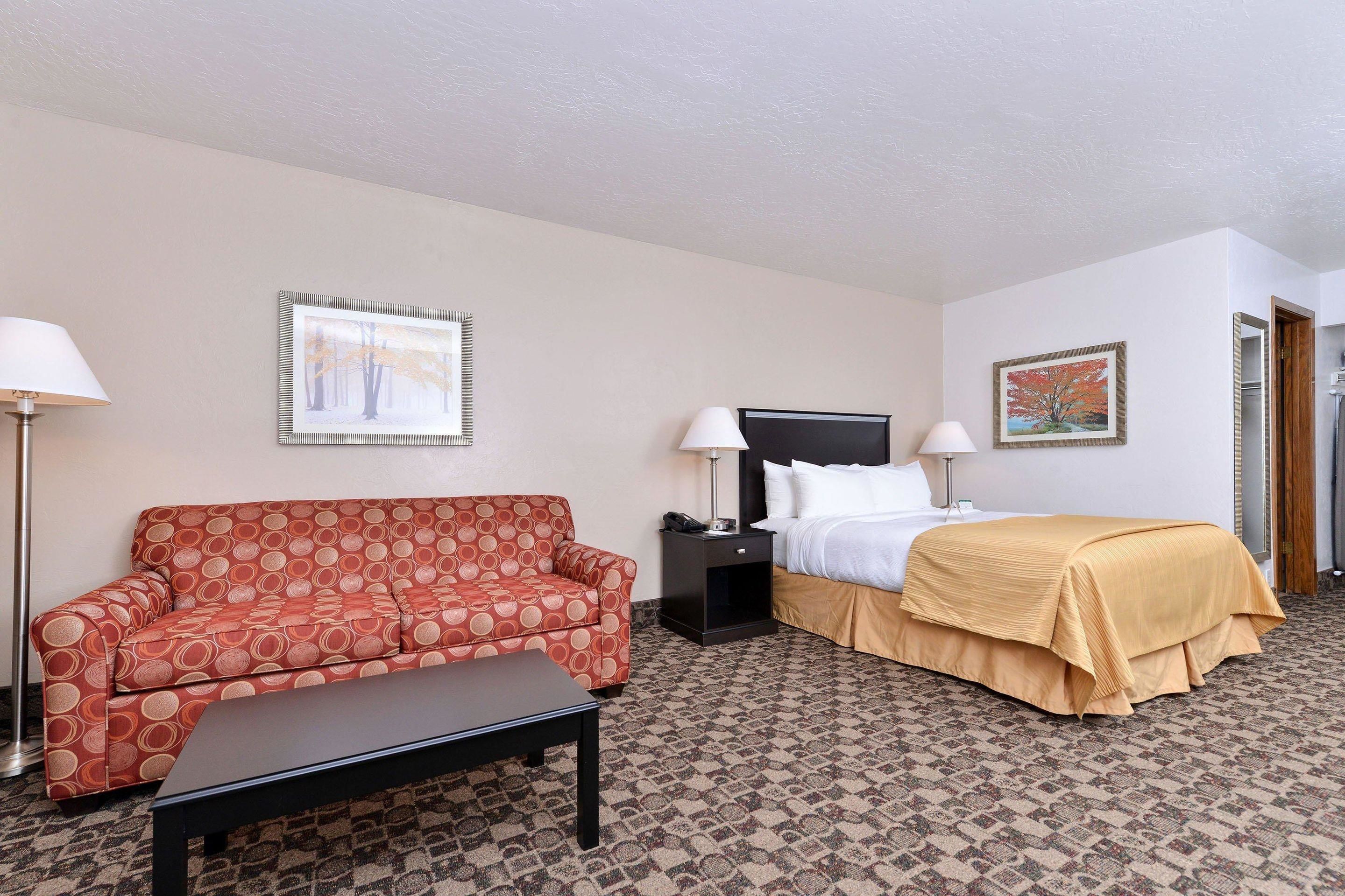 standard room, 1 king bed, non smoking | desk, iron/ironing board, free cots/infant beds, rollaway beds