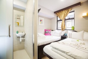 Family Room | Minibar, in-room safe, free WiFi - Happy Bee Hostel (Kowloon)